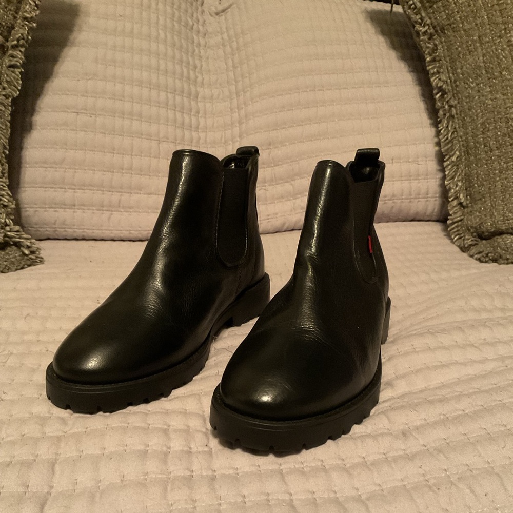 Marc Joseph NWOT  Leather chukka boots made in Brazil   Women size 7 Black